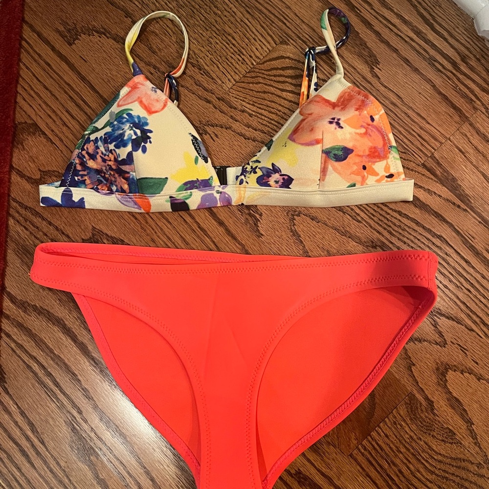 Triangl bikini bathing suit